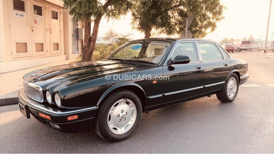 Jaguar Daimler Sovereign for sale AED 26,000. Green, 1995