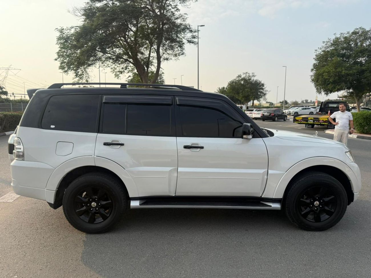Mitsubishi Pajero SIGNATURE EDITION / SUNROOF / LEATHER SEATS / BLACK EDITION RIMS