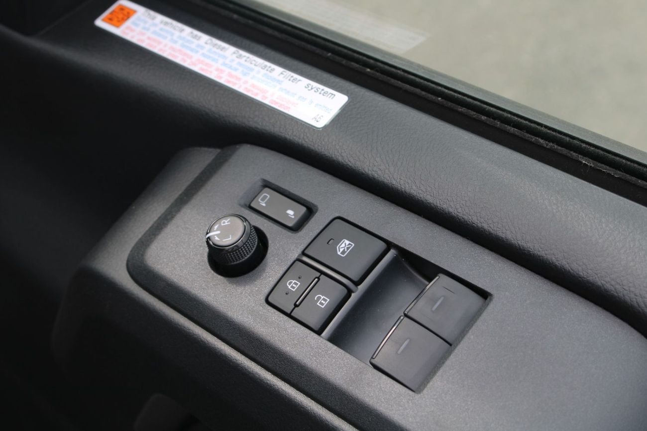 تويوتا هاياس TOYOTA HIACE 2.8L DIESEL 15 SEATER HIGH ROOF COMMUTER AUTO