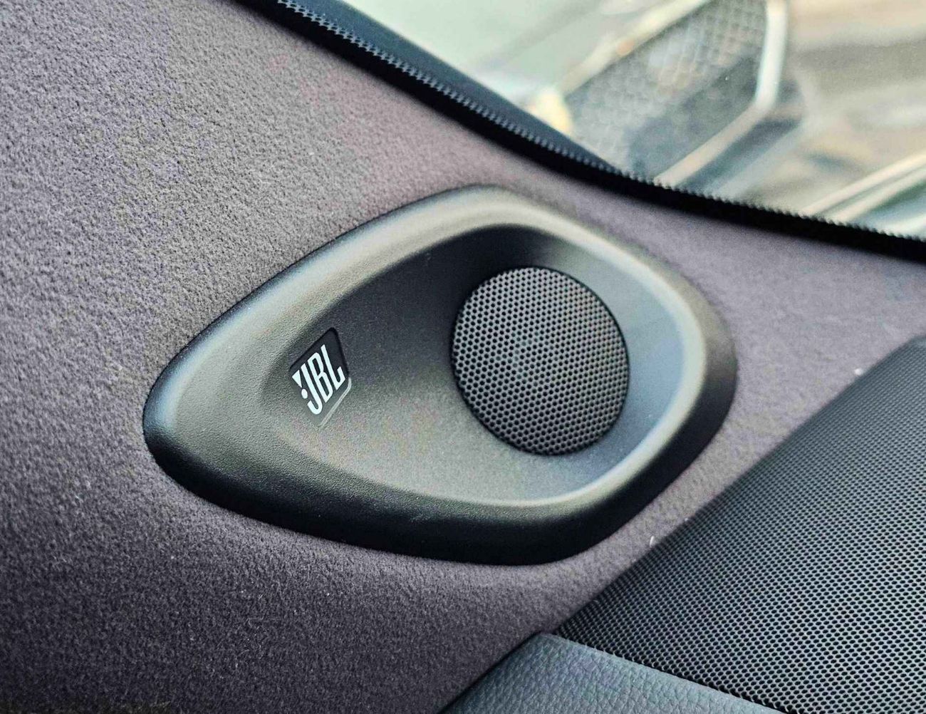 تويوتا لاند كروزر GXR 3.3L DIESEL TWIN TURBO / FULL OPTION / JBL SPEAKERS (CODE # GXR)