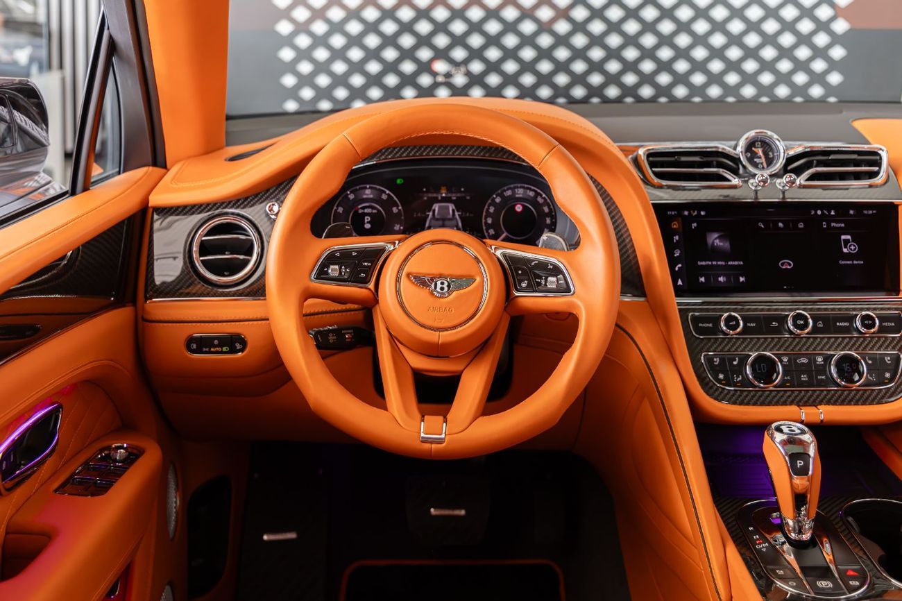 Bentley Bentayga ORIGINAL MANSORY  Bentayga - Crystal-Cut Headlights, Carbonado Evo Bespoke Carbon Exterior - 2025