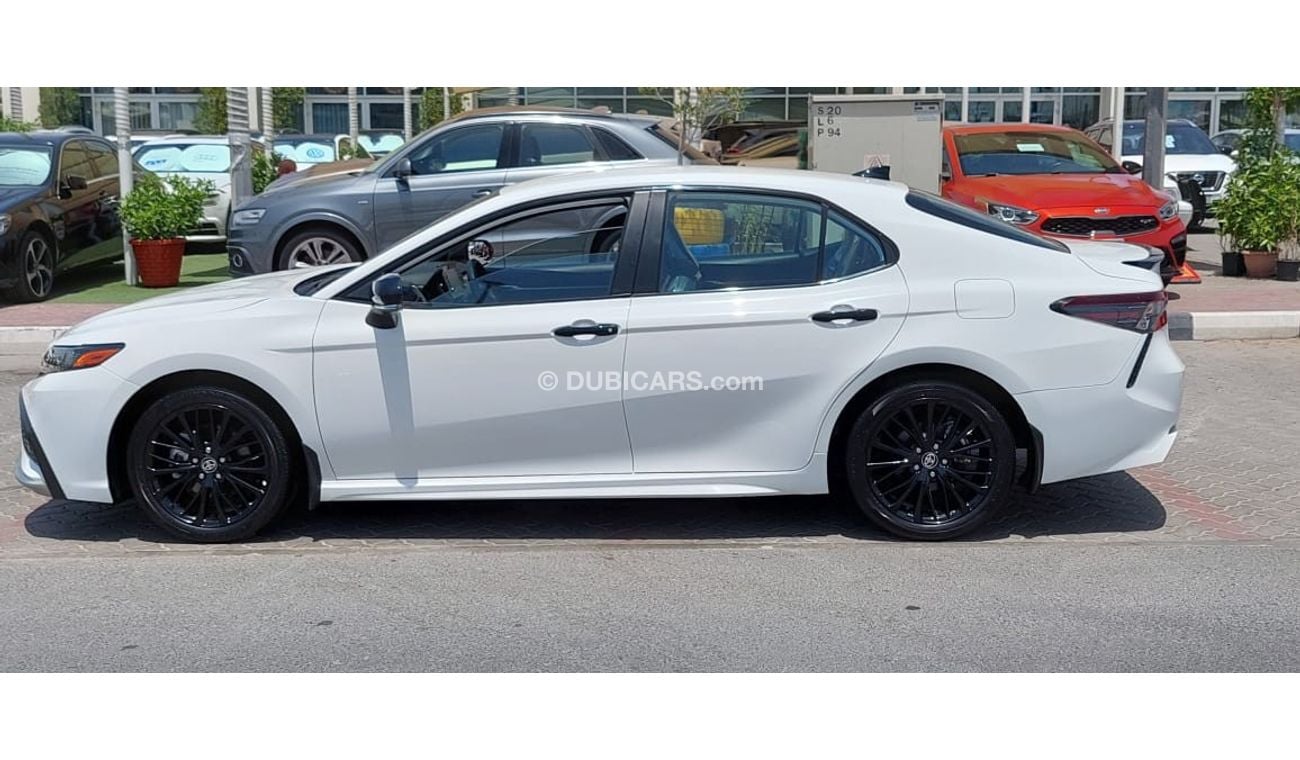 Toyota Camry SE Low mileage