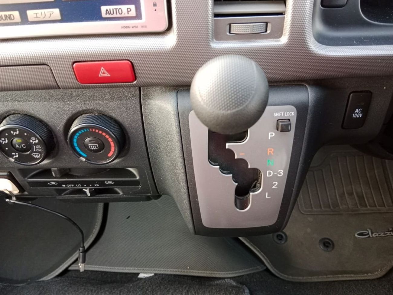 Toyota Hiace TOYOTA HIACE VAN RIGHT HAND DRIVE (PM1430)