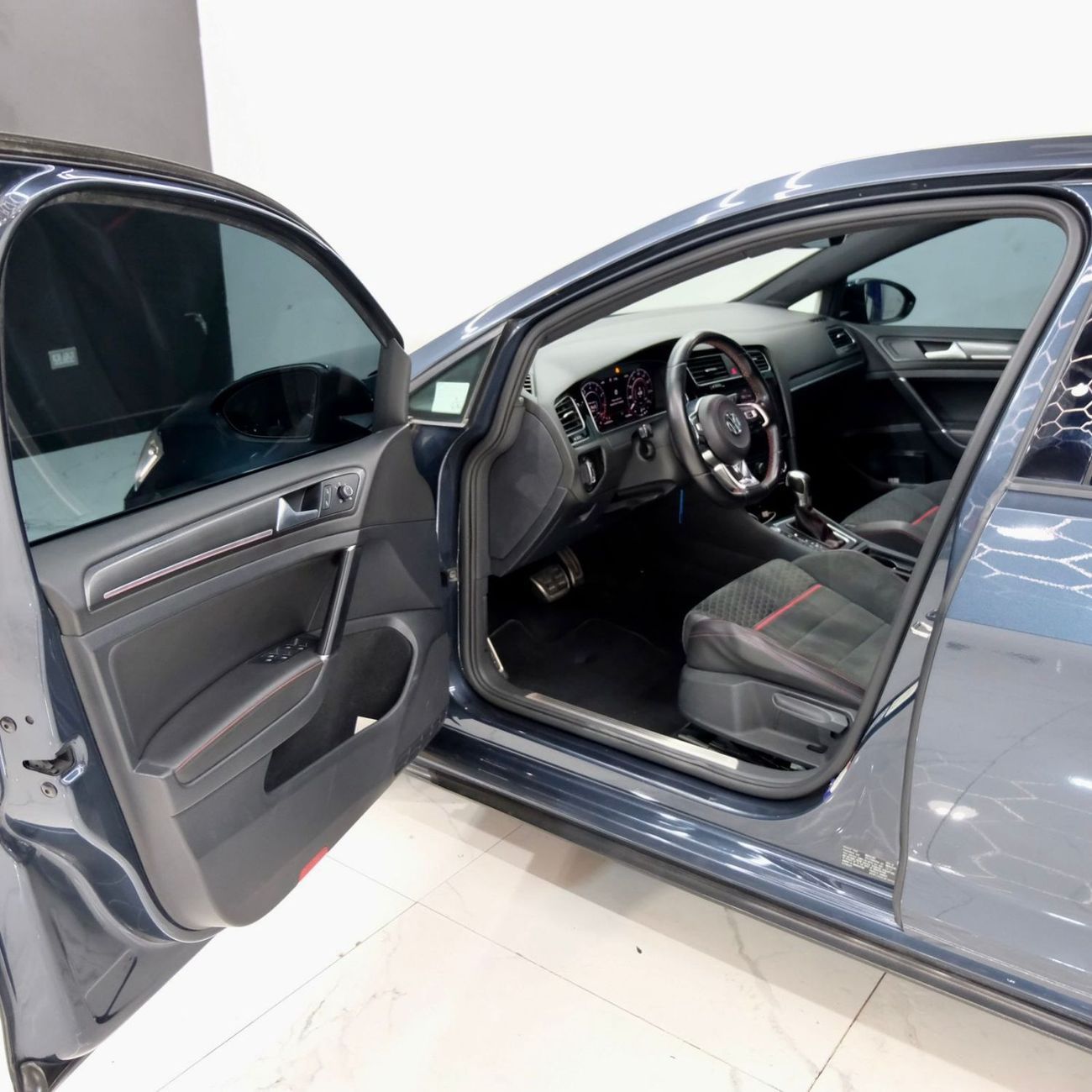 فولكس واجن جولف GTI 2.0L