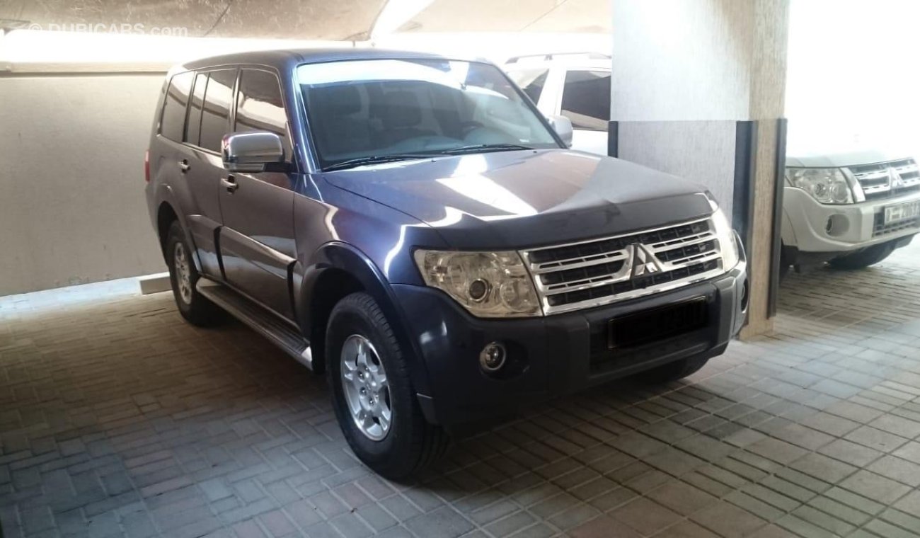 Mitsubishi Pajero very clean lady driven