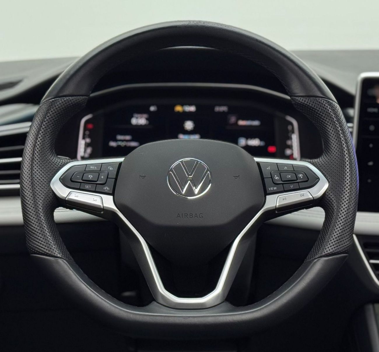 Volkswagen Tiguan 2023 Volkswagen Tiguan L 300 TSI, 1 Year Warranty, Excellent Condition