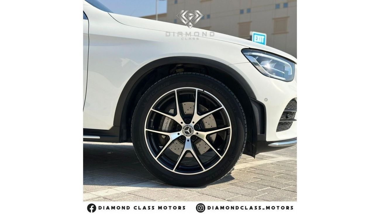 Mercedes-Benz GLC 200 Premium Mercedes GLC 200 Coupe  AMG line - 2.0T 4Matic  Sunroof  2022 GCC  Service Contract Under Me