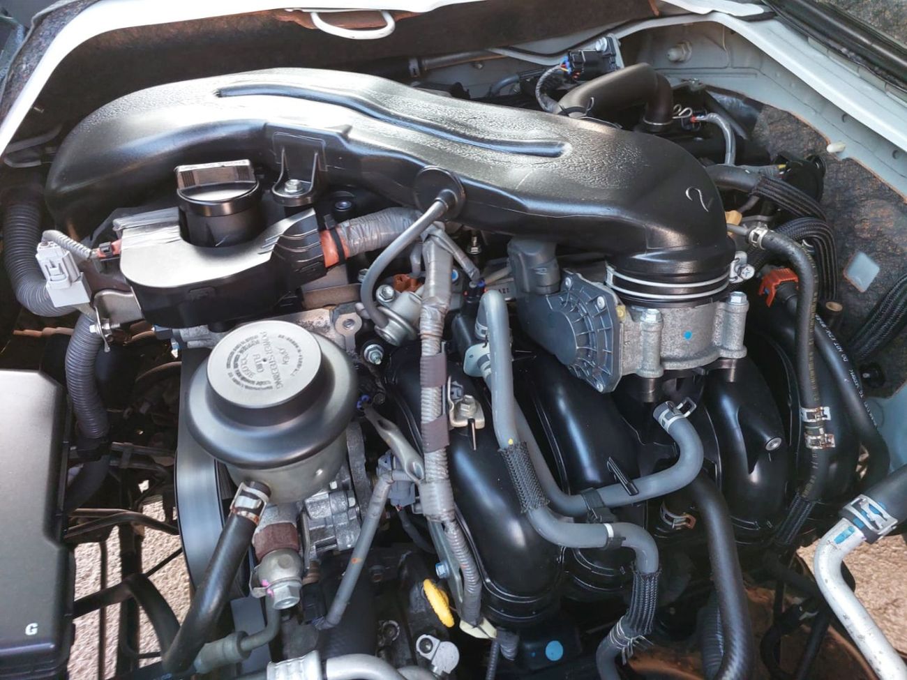 Toyota Hiace TOYOTA HIACE COMMUTER VAN RHD 2015 MODEL 2.7 L PETROL AUTOMATIC(PM54137)