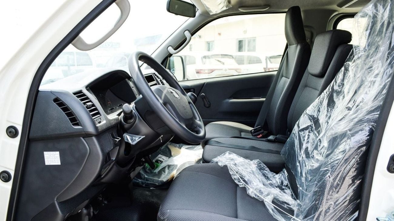 Toyota Hiace ECTP2M002 - 2025 Toyota Hiace Passenger Van Old Shape - 2.5L Diesel Manual