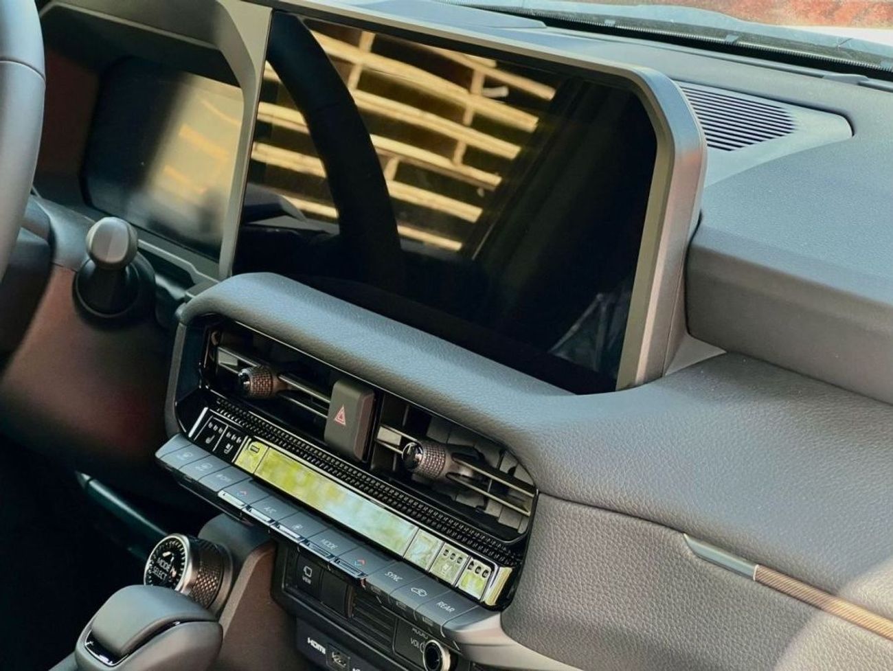 تويوتا برادو 2.4L PETROL FULL OPTION 2024