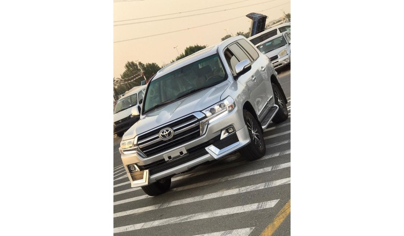 Toyota Land Cruiser V6 GXR With 2019 Model Facelift