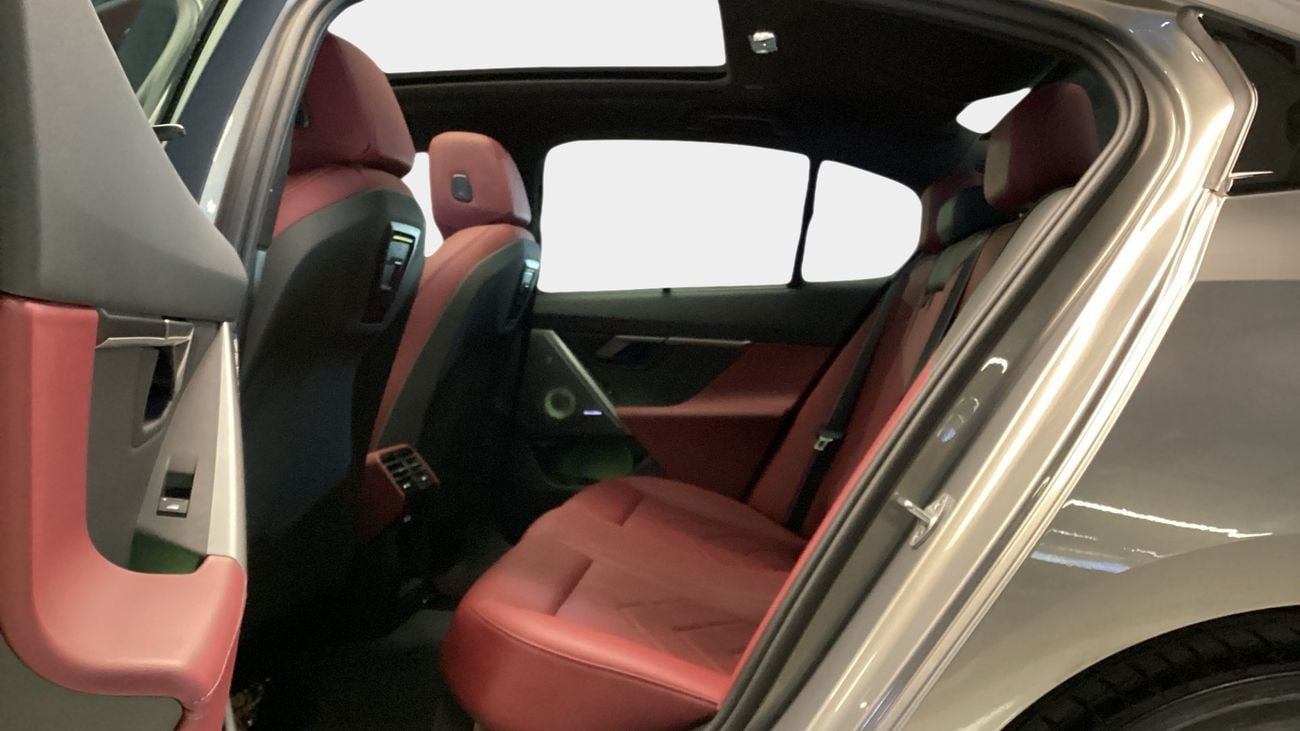 بي أم دبليو 520i M Sport Pro | شامل الضمان | 0 ﺪﻔﻋﺓ ﺃﻮﻟﻯ