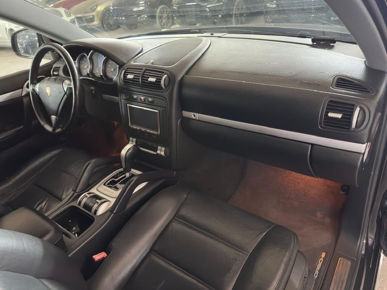 بورش كايان PORSCHE CAYENNE S 2006 4.5L | ROOF-MOUNTED LIGHT BAR | BLACK LEATHER SEATS | OFF-ROAD CUSTOMISED