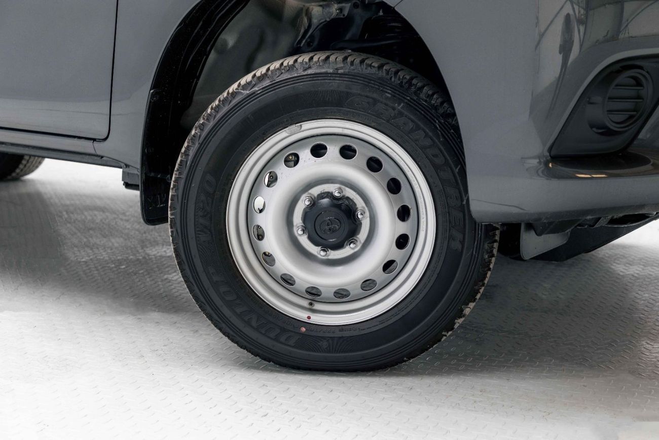 تويوتا هيلوكس 2.4L - Diesel - Manual - Grey Mettalic Inside Black | Export Only