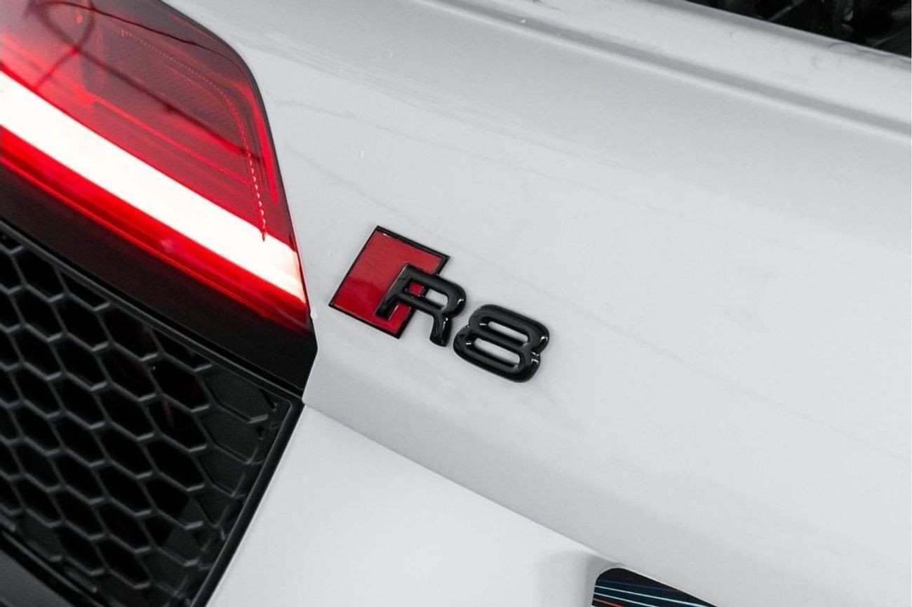 أودي R8 Spyder V10 RWD 5.2L (540 HP)