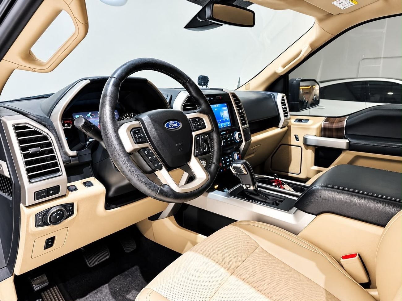 فورد F 150 LARIAT كابينة طاقم جلد كينج رانش LARIAT CREW CAB LTHR KNG RCH