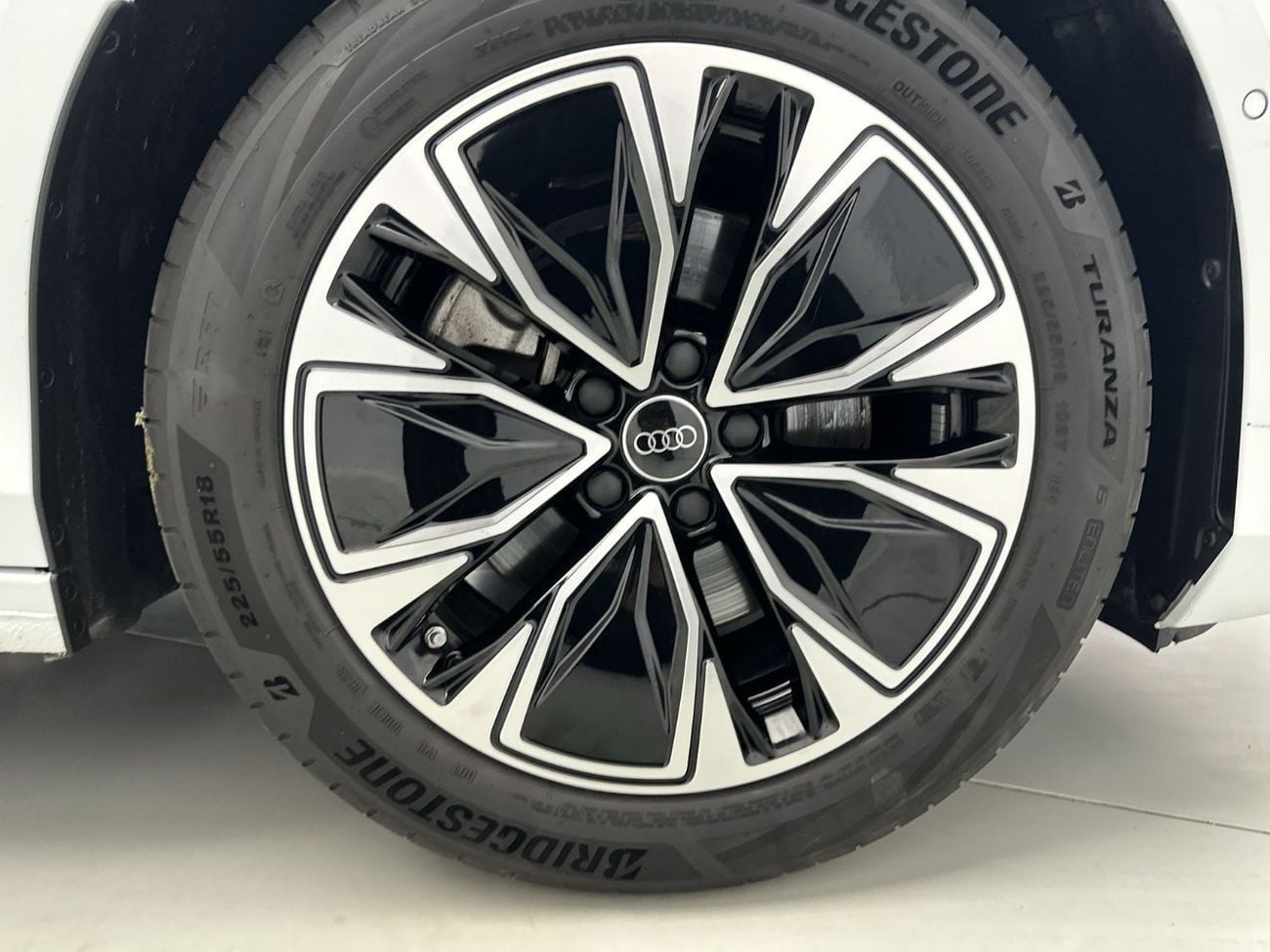 أودي A6 40 TFSI A6 Sedan TFSI 204hp Business Edition (Ref# 09039)