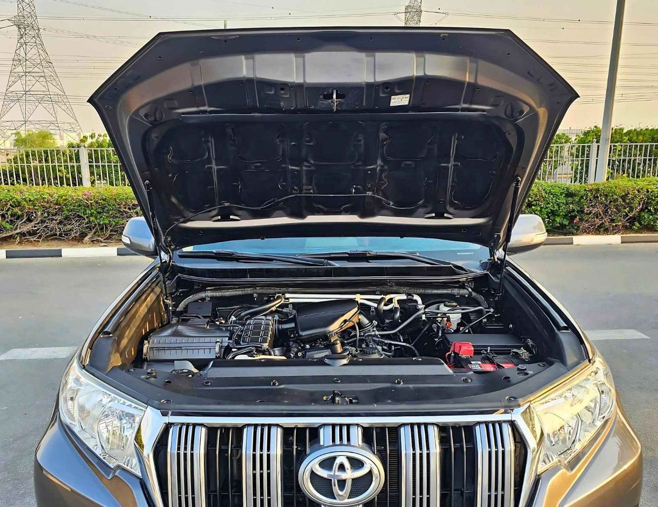 تويوتا برادو PRADO VXR/GCC FULL OPTION/LEATHER SEATS SUNROOF/2.7L V4 4WD/EXPORT ONLY/LOT#92261