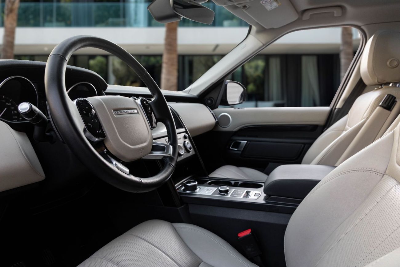 Land Rover Discovery | 2,056 P.M  | 0% Downpayment | Full Agency History | Side Step!