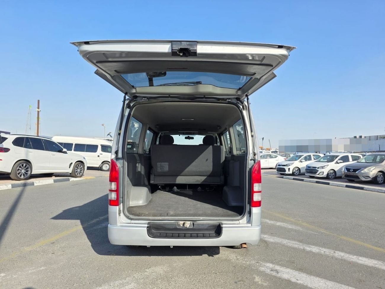 Toyota Hiace TOYOTA HIACE VAN RHD 2006 MODEL 2.0 L PETROL AUTOMATIC(PM36387)