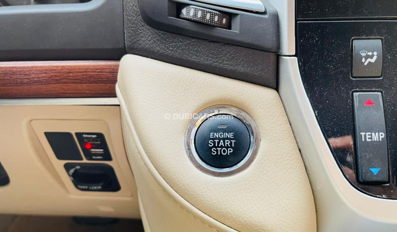 Toyota Land Cruiser 2013 GXR [Face-Lifted 2021] GCC Specs 4.0CC 6 Cylinders Petrol Rear Entertainment Perfect Condition 