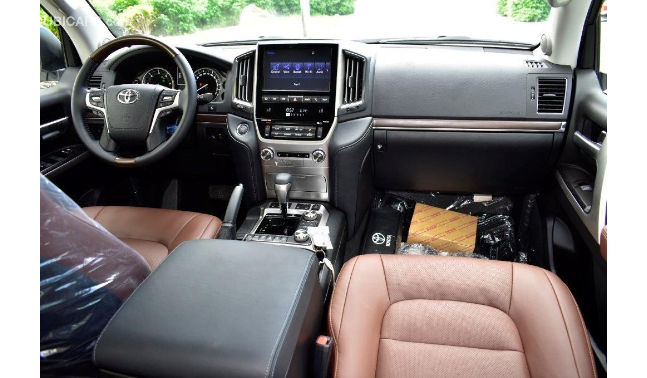 Toyota Land Cruiser 200 VX V8 4.5L Diesel AT Executive Lounge