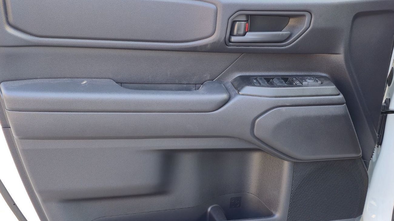 تويوتا برادو TOYOTA PRADO PETROL 2.4T   URBAN - E BASIC - 2025 MODEL - BLACK INSIDE BLACK