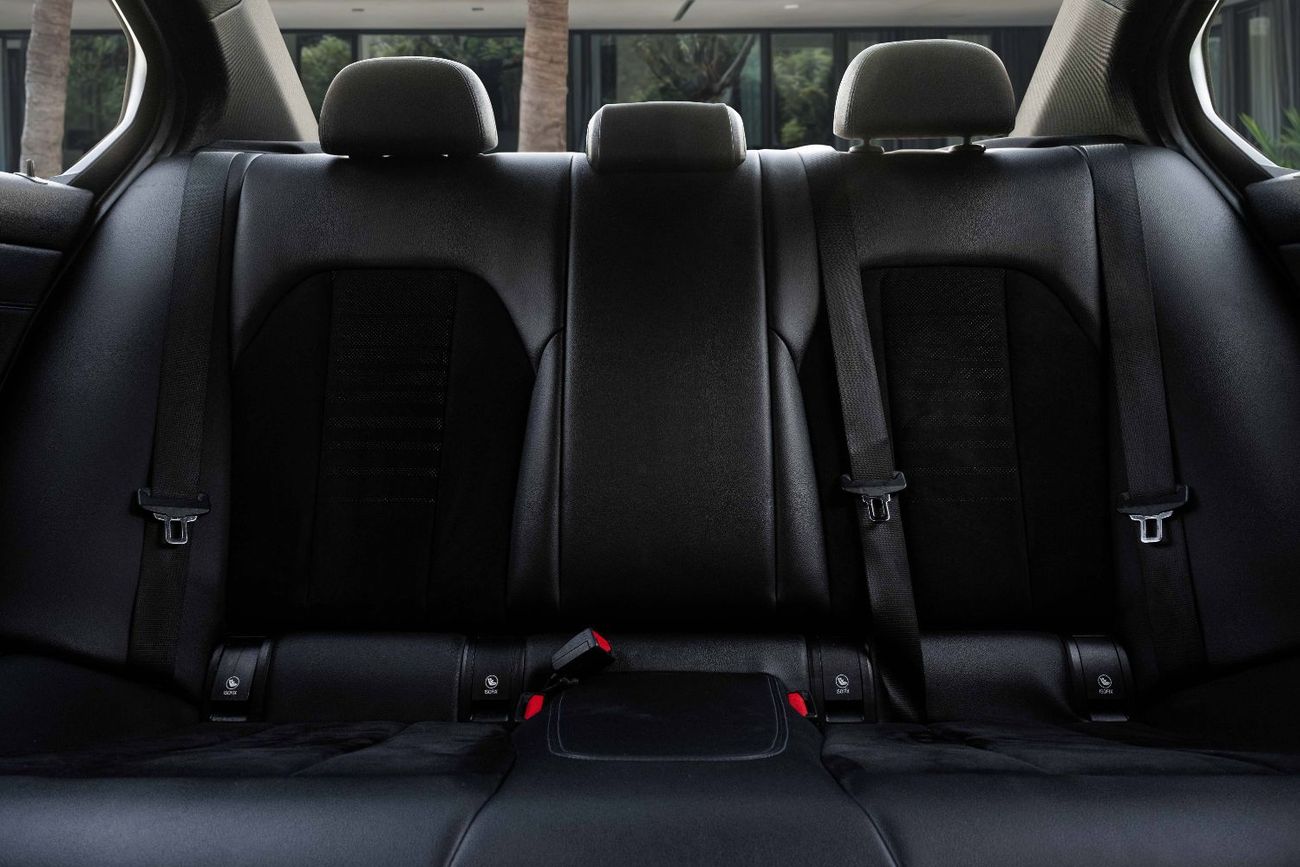 بي أم دبليو 330i 2,742 P.M  | 3-Series 330 M-Kit | 0% Downpayment | Excellent Condition!