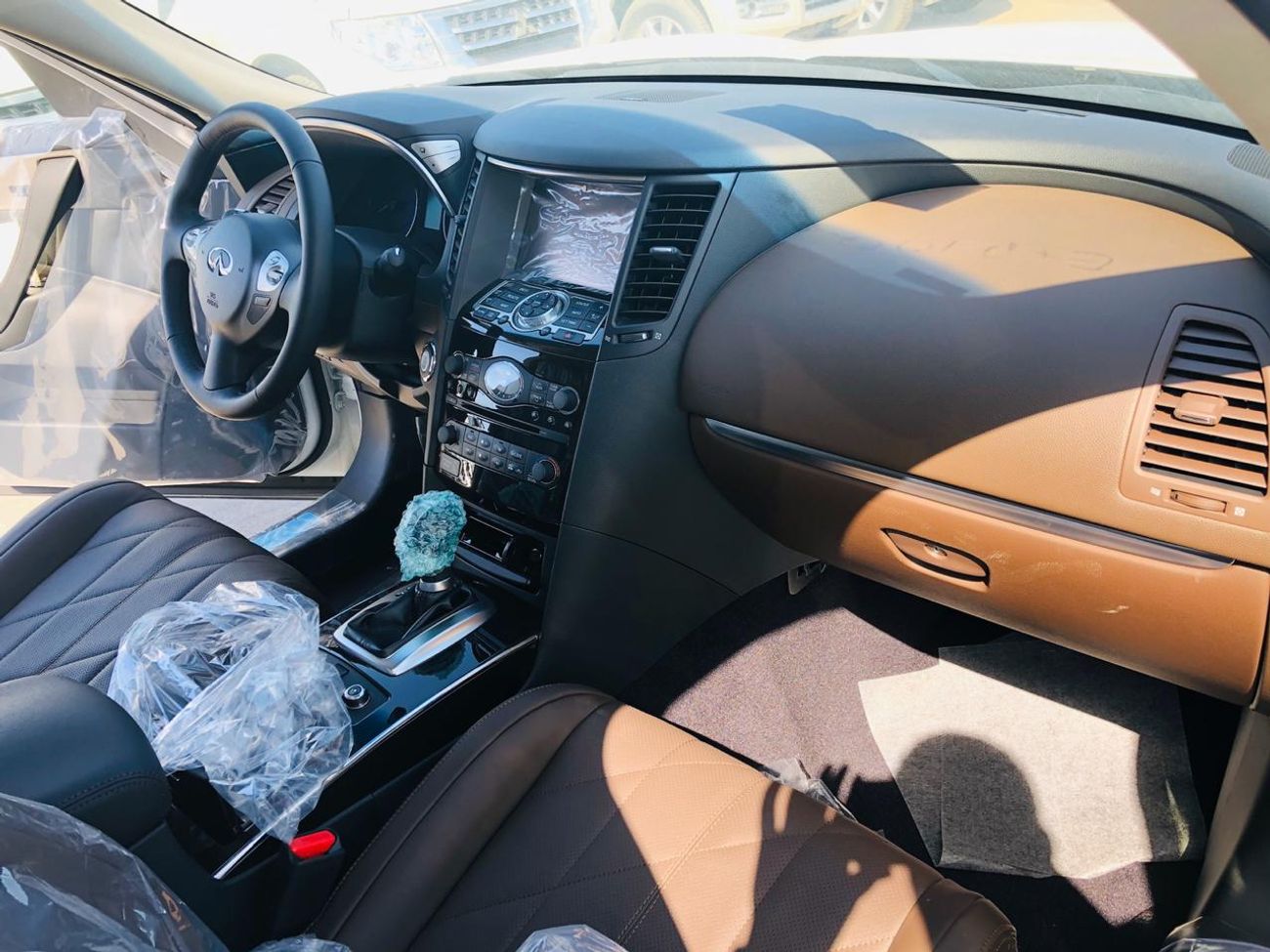 Infiniti Q70 3.7L ENGINE, FULL OPTION, POWER-MEMORY AND LEATHER SEATS, DVD&REAR CAMERA, PUSH START, CODE-IQX70