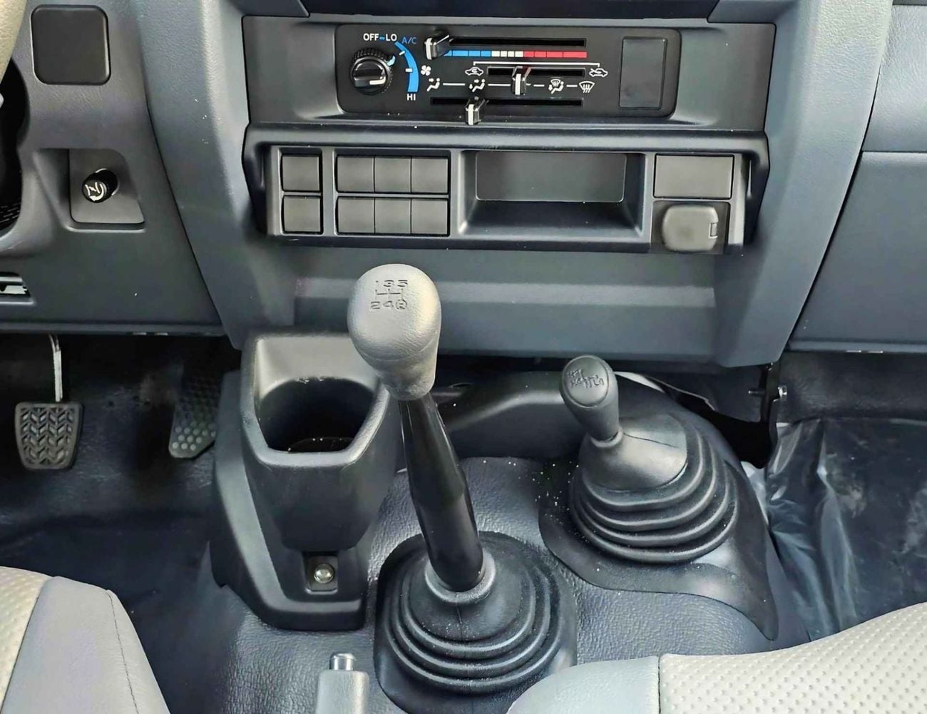 Toyota Land Cruiser 70 TOYOTA LAND CRUISER HARDTOP 76 / DIESEL 4.2L / 5 PORTAS Preço especial para Angola com Portes Incluí
