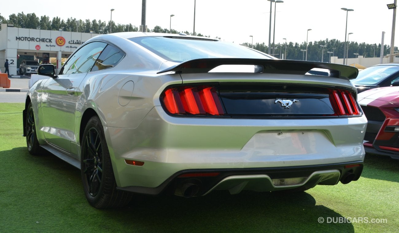 Ford Mustang Eco-Boost V4