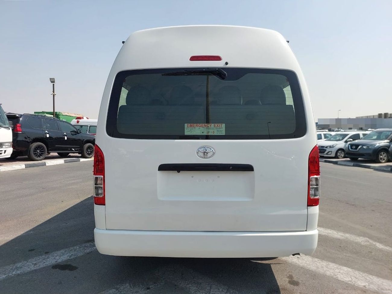 Toyota Hiace TOYOTA HIACE COMMUTER VAN RHD 2017 MODEL 3.0 L DIESEL AUTOMATIC(PM33188)