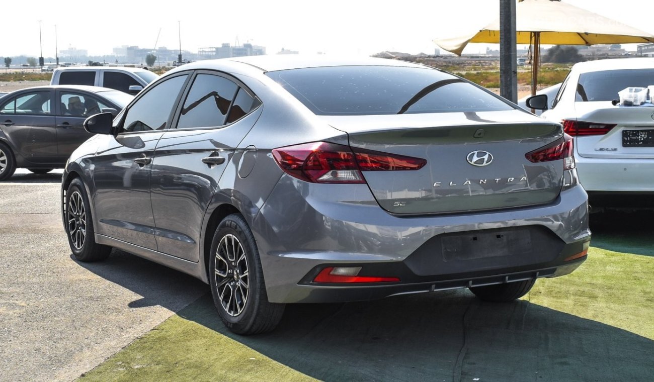 Hyundai Elantra SE