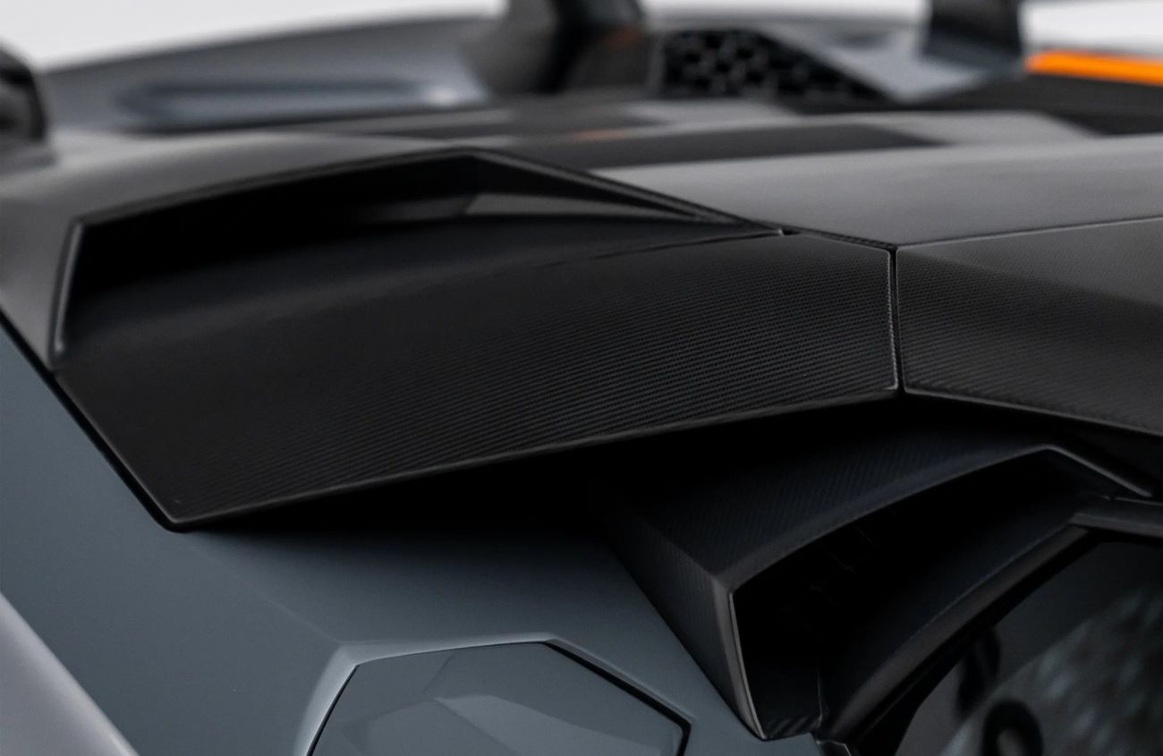 لامبورغيني أفينتادور 6.5L 12 Cylinder Naturally Aspirated Engine