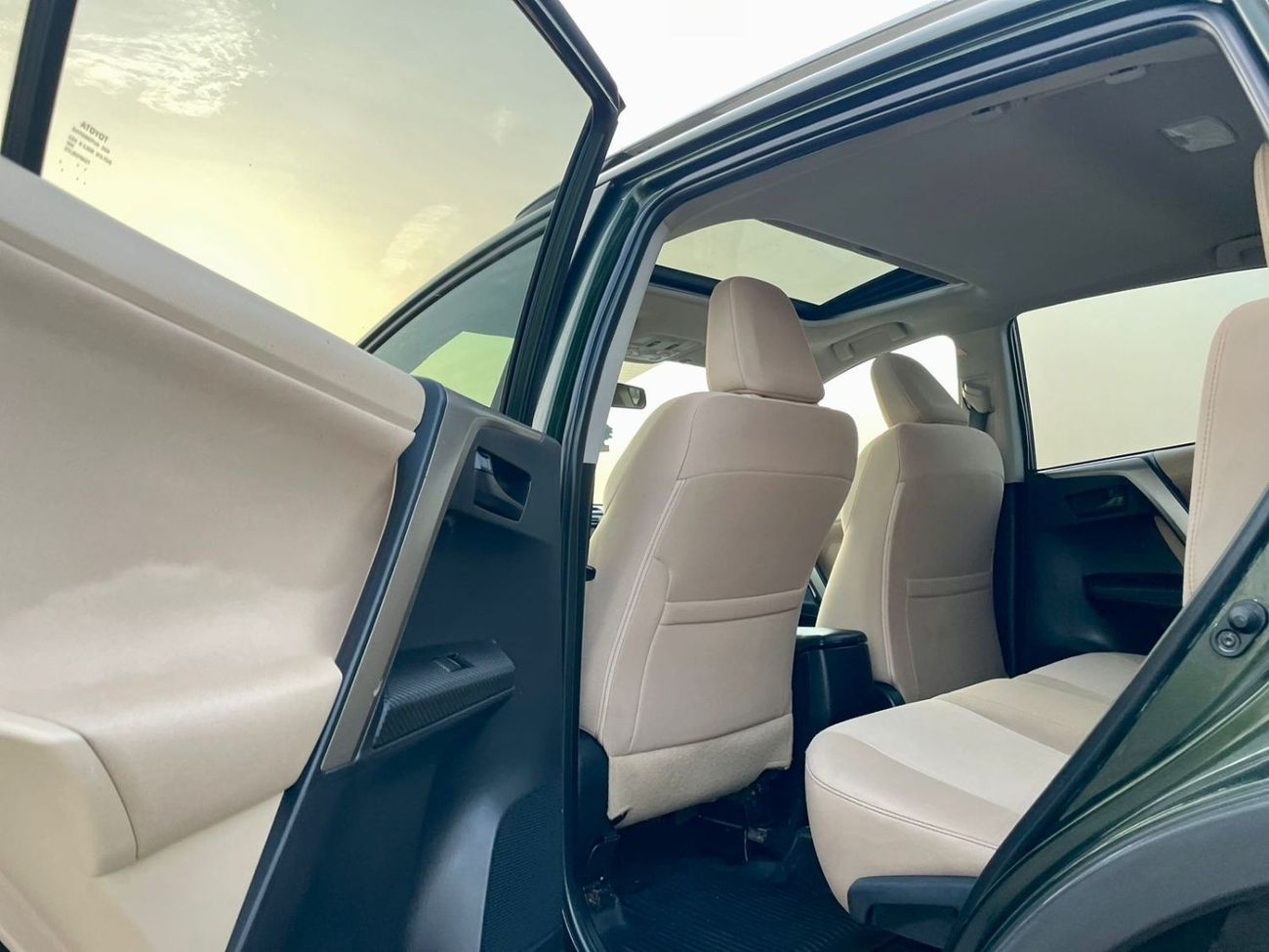 تويوتا راف ٤ 2013 Toyota Rav4 XLE 4x4 Full Option - Sunroof - Special Color With Rims - 109,300 Mileage