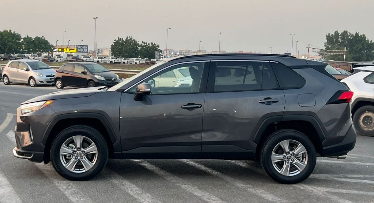 Toyota RAV4 2025 Toyota RAV4 XLE Full Option - 2.5L V6 - Rear CAM - Low Mileage - Radar System -