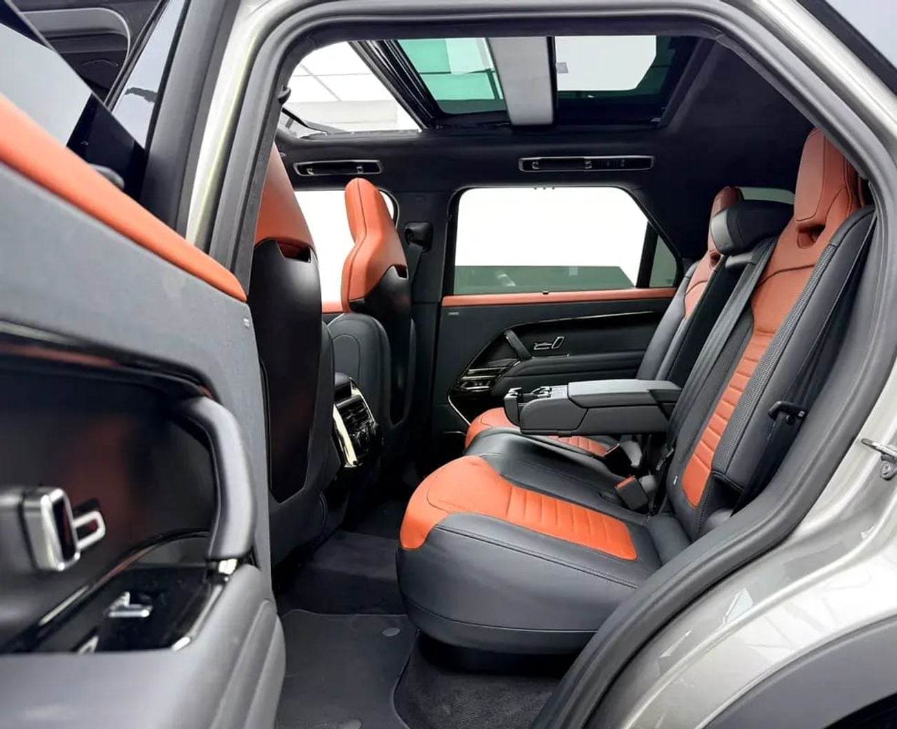 Land Rover Range Rover Sport SV, RR Warranty, Full RR Service History, Low Km, Fully Loaded, GCC