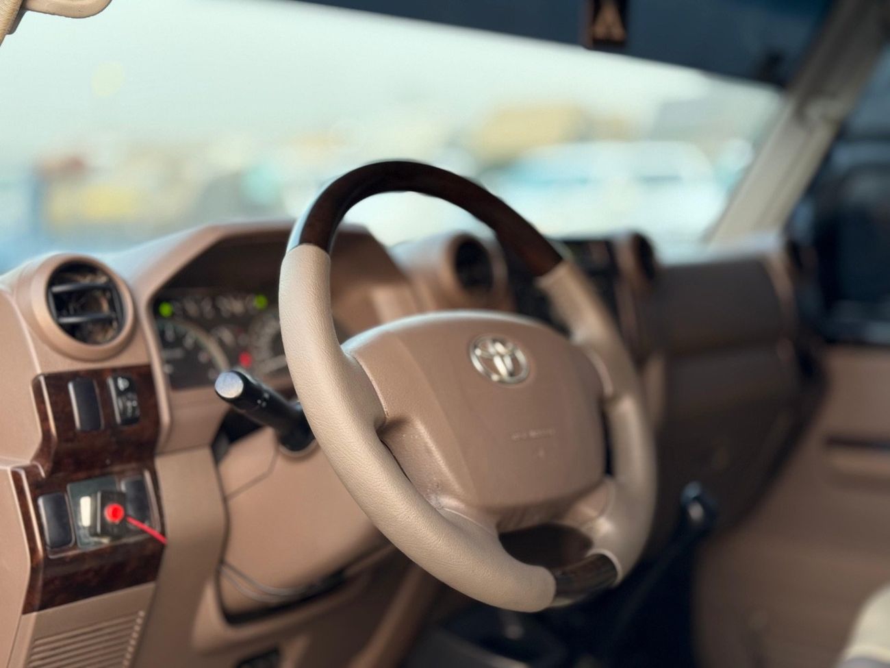 تويوتا لاند كروزر بيك آب Toyota landcuriser Hardtop 2012 facelifted 2024 V6 gasoline