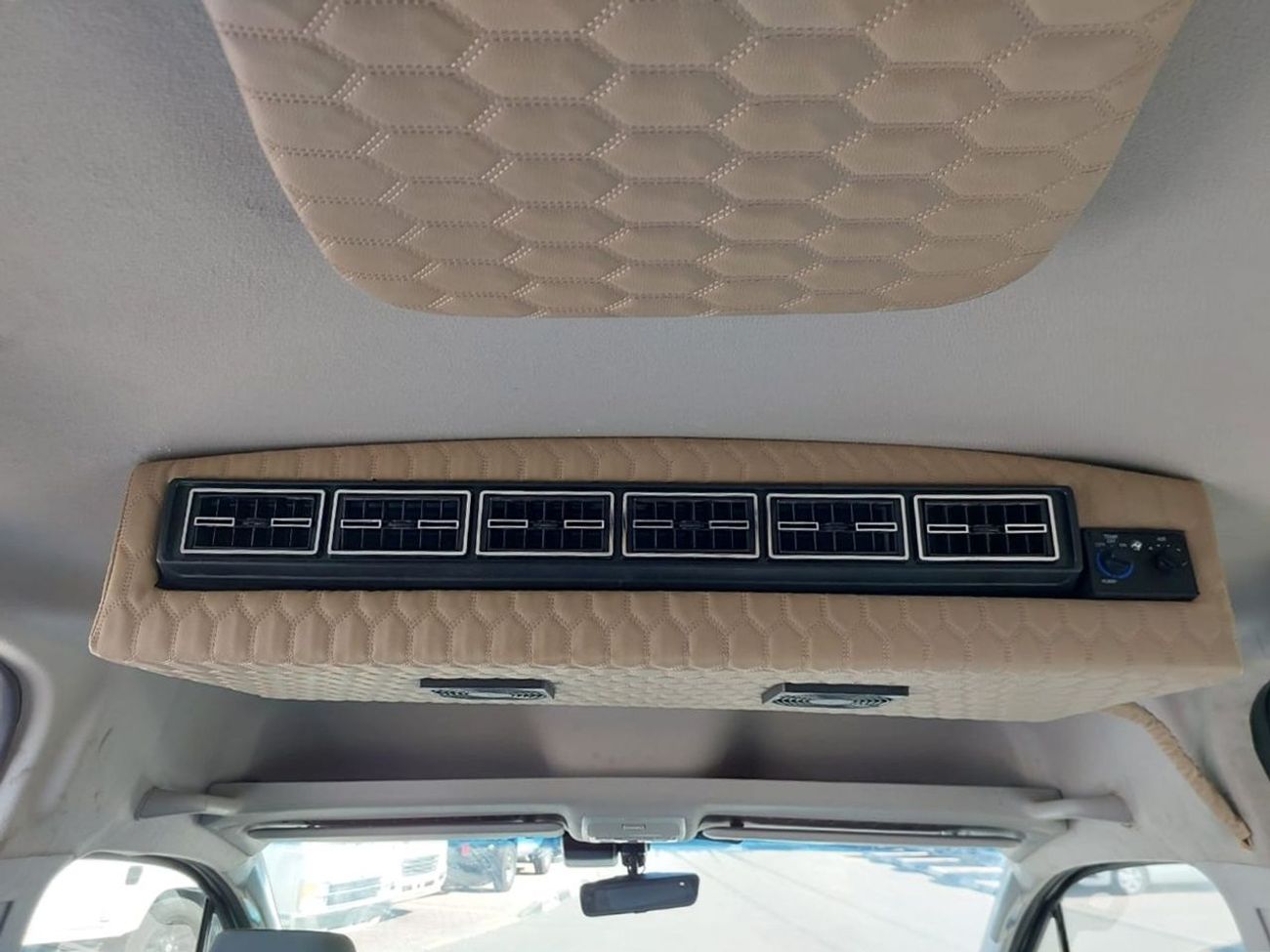 Toyota Hiace TOYOTA HIACE COMMUTER VAN RHD 2024 MODEL 2.8 L DIESEL AUTOMATIC(PM22807)