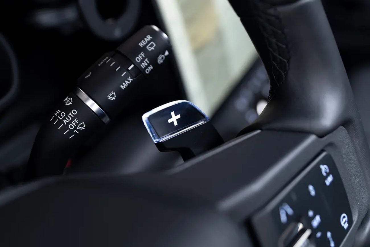 Land Rover Defender P635 OCTA BLACK EDITION | GCC DEALER WARRANTY & SERVICES