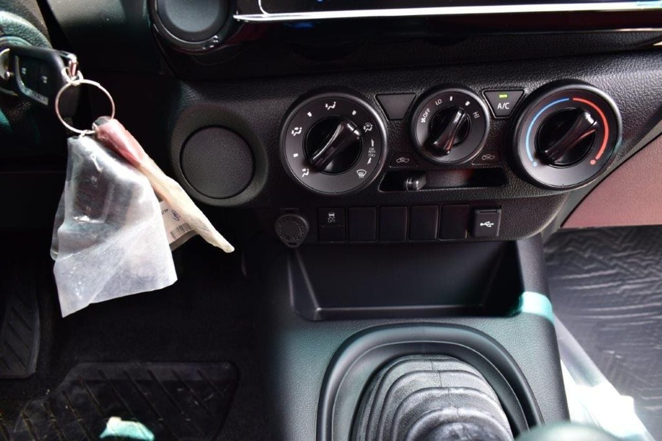 تويوتا هيلوكس GL 2.4L Double Cab Utility