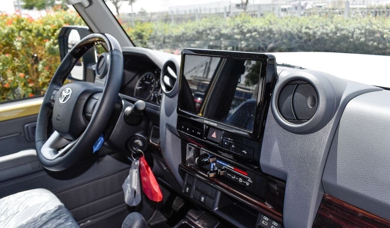 Toyota Land Cruiser 70 76 4.0L PETROL MID OPTION MANUAL TRANSMISSION ( WHITE AVAILABLE )