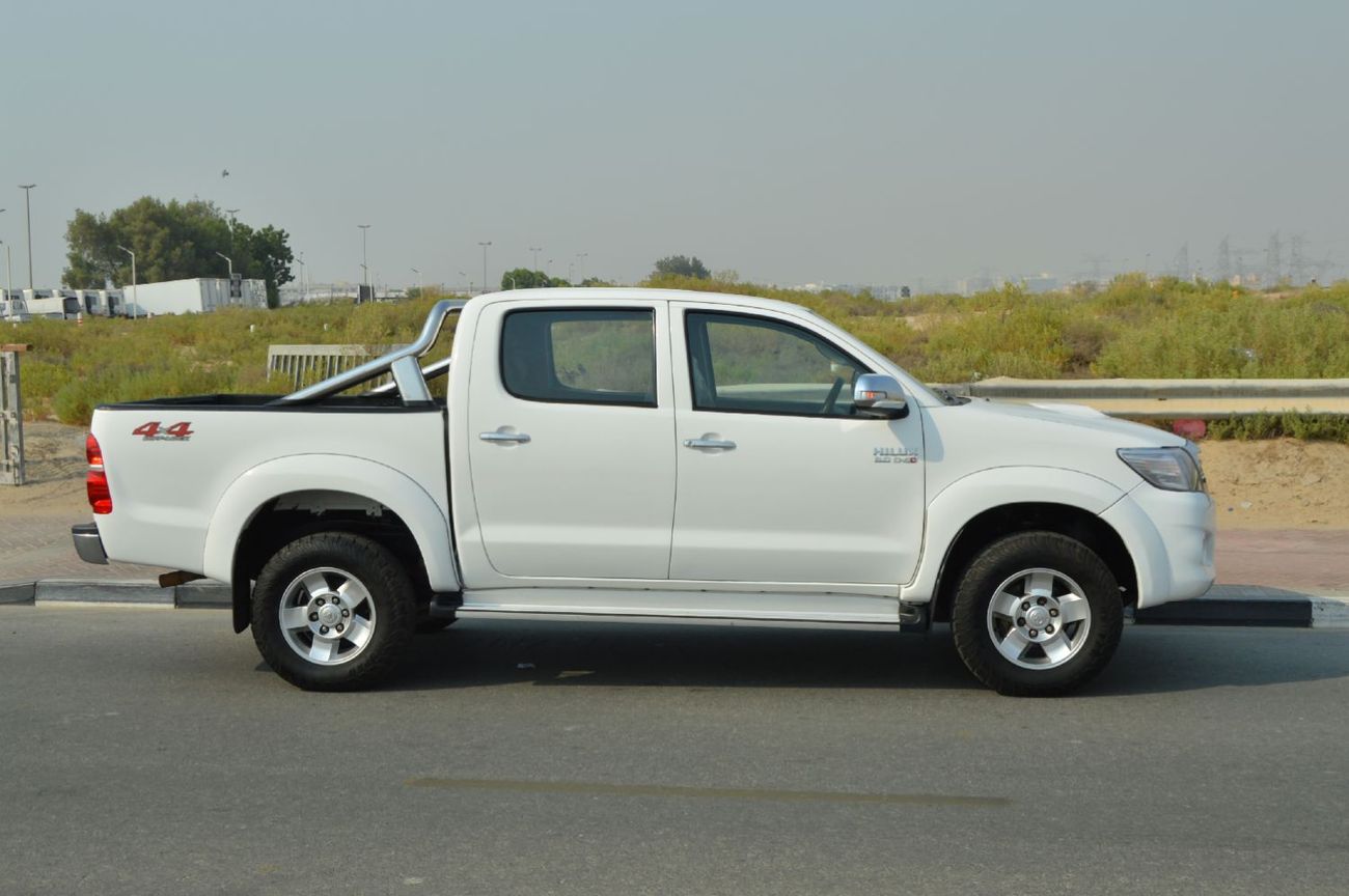 Toyota Hilux Double cabin 3.0L, perfect inside and outside