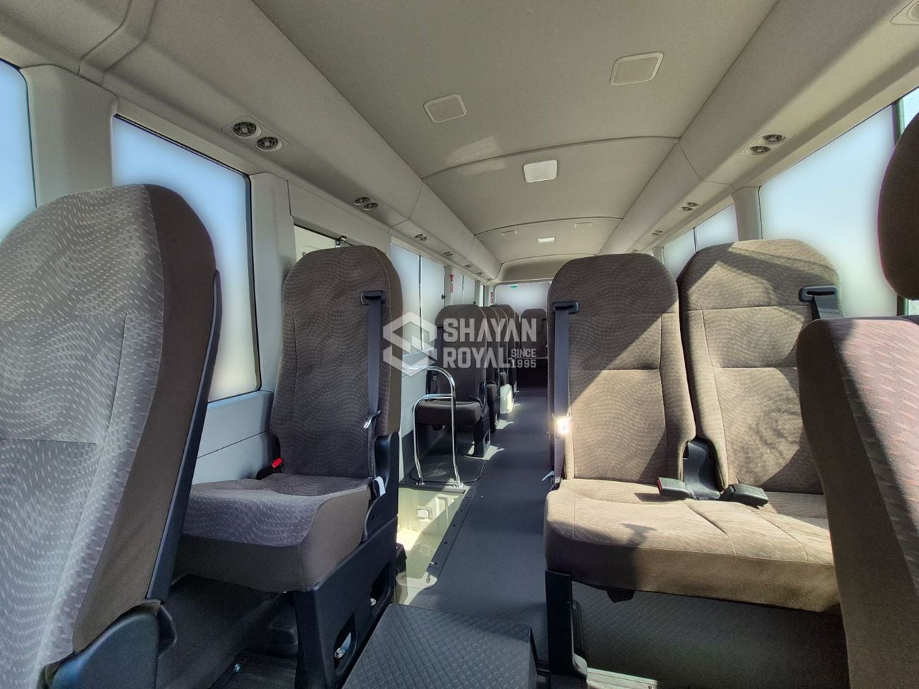 تويوتا كوستر LHD 2.7L DLX PETROL 4CYL 23-SEATER MT 2025MY