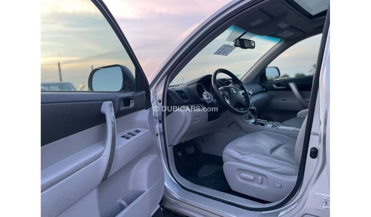 Toyota Highlander *Offer*2012 Toyota Highlander SE 4x4 Full Option - Sunroof Leather Seat