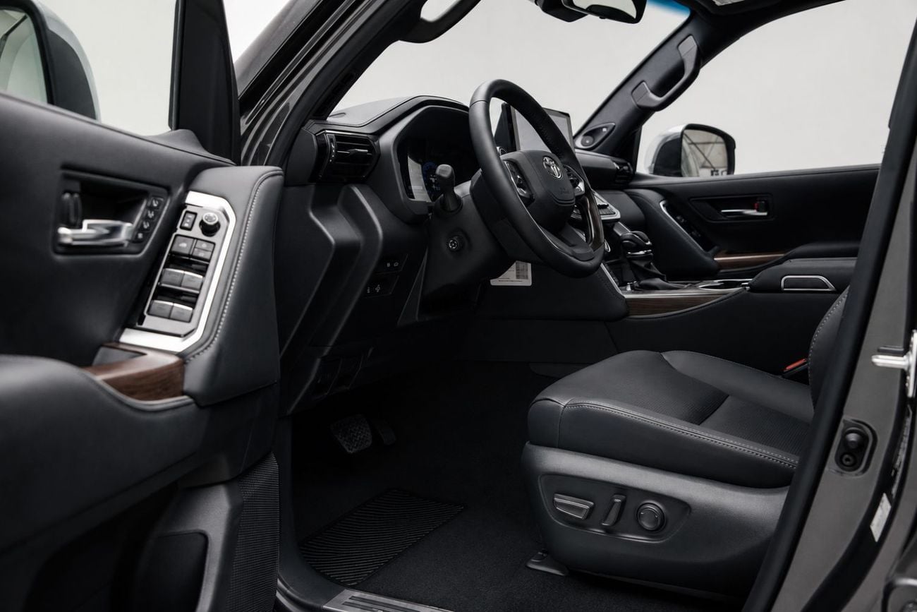 تويوتا لاند كروزر VX 3.3L - Grey Metallic Inside Black | Export Only