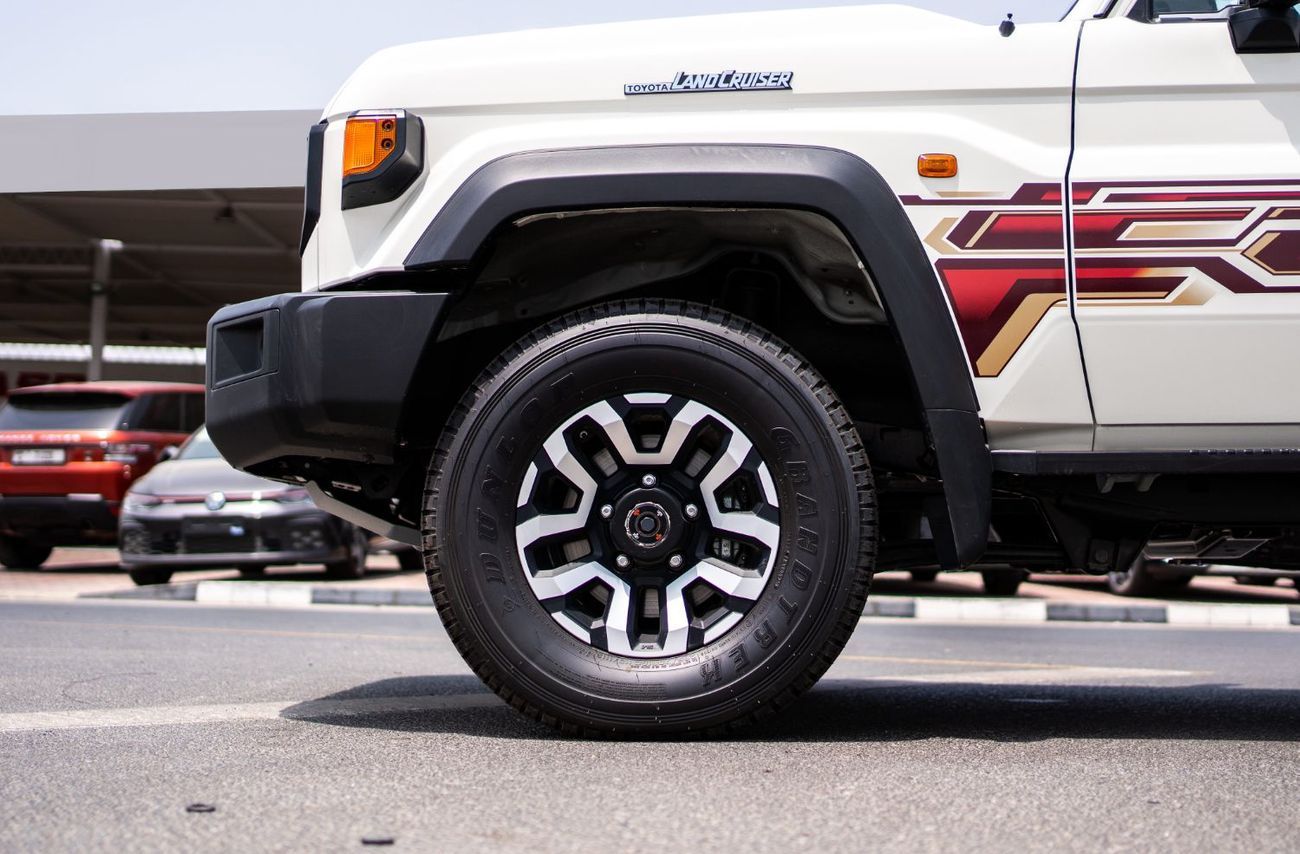 تويوتا لاند كروزر بيك آب 2025 Toyota Land Cruiser LC 79 4.0L MT Petrol (White)