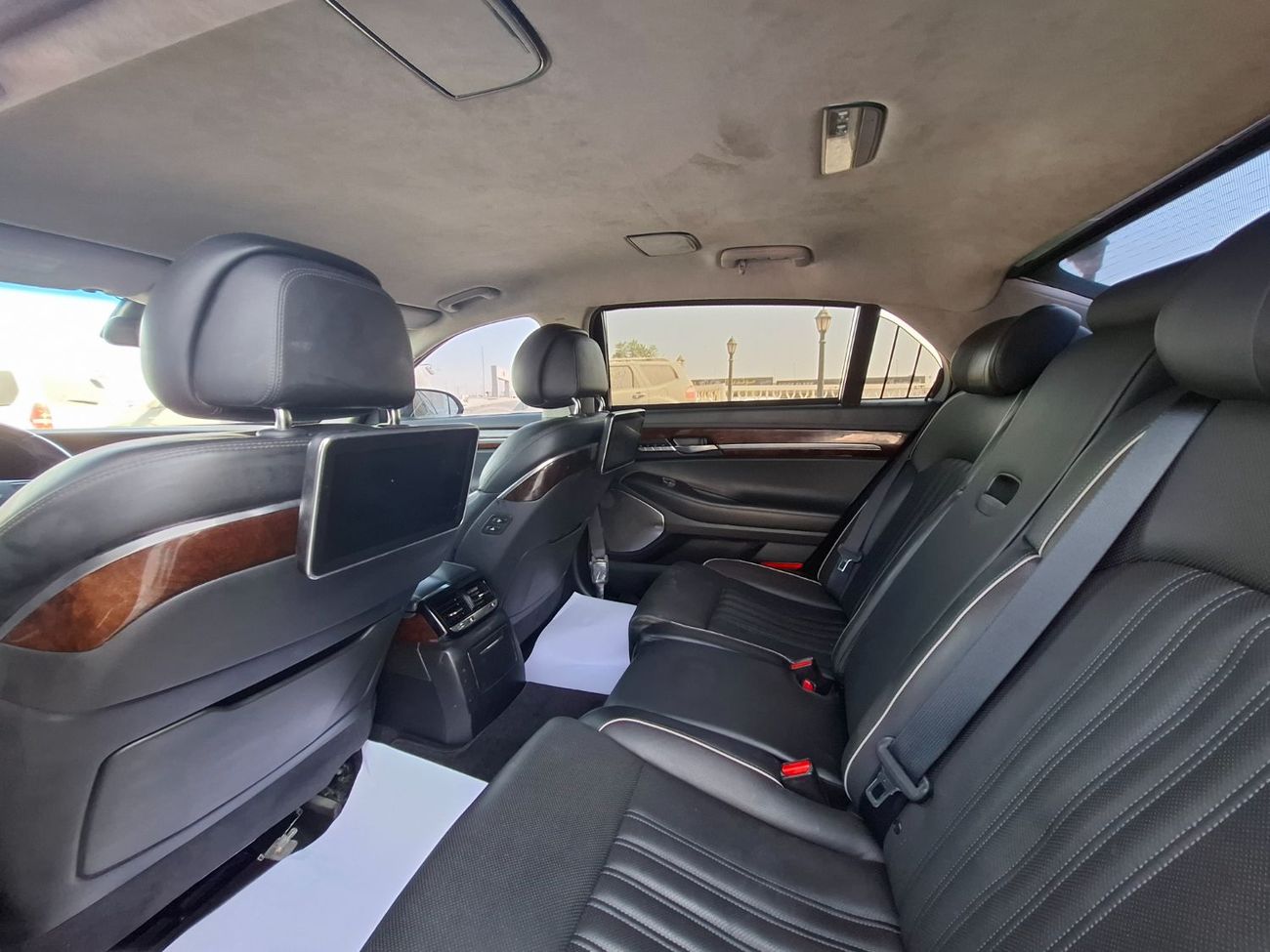 Genesis G90 Royal 5.0L (410 HP)