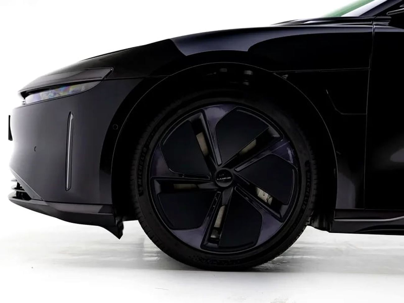 لوسيد اير Pure