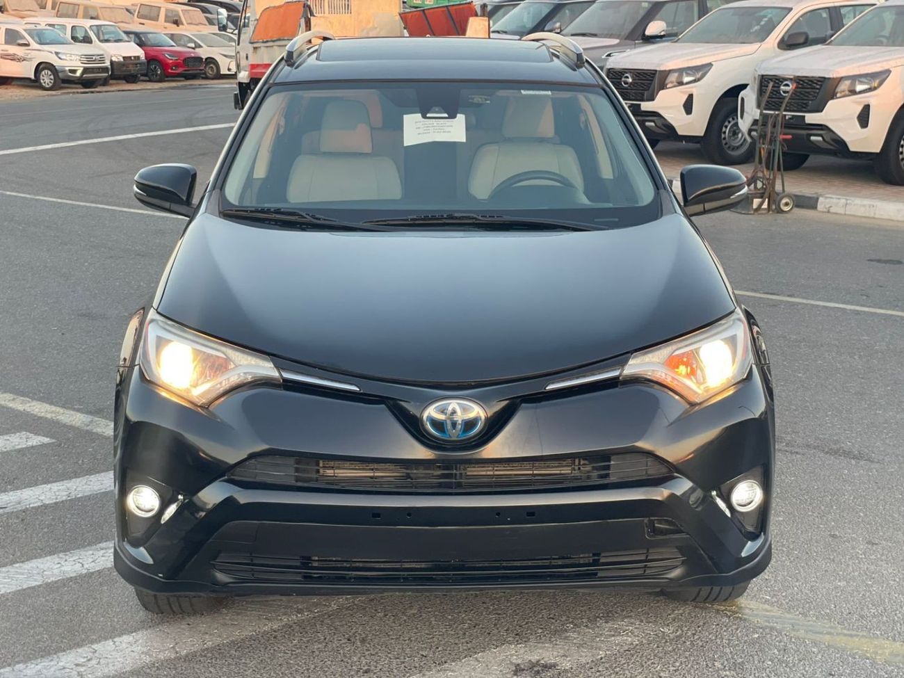 Toyota RAV4 2018 Toyota Rav4 XLE 4x4 Full Option Push Start - Sunroof - Hybrid Fuel - 40,000 Mileage